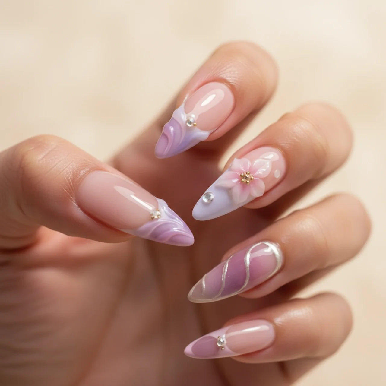 Aura faux ongles coffin portés sur main - gel souple réutilisable