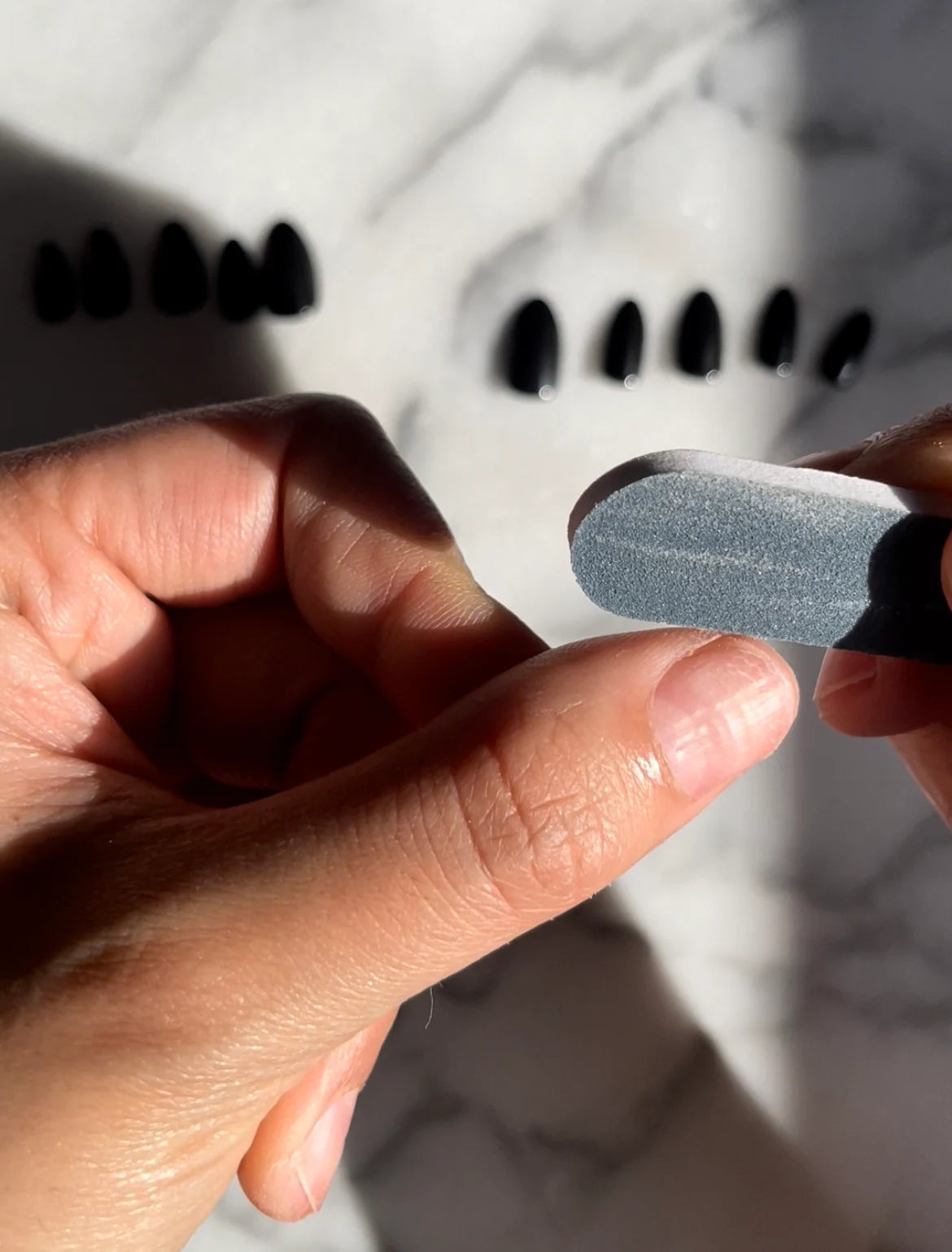 Ongles naturels avant pose de faux ongles Glow Nails