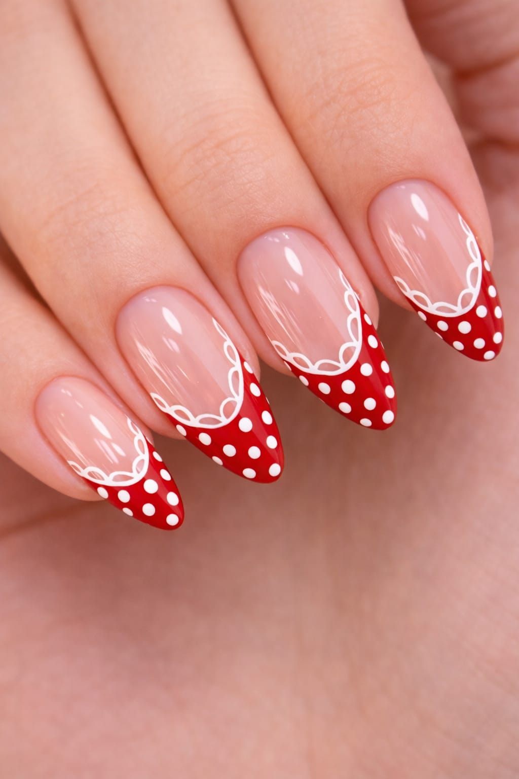 Betty Boop — Faux Ongles Nail Art Pois Rouge Amande
