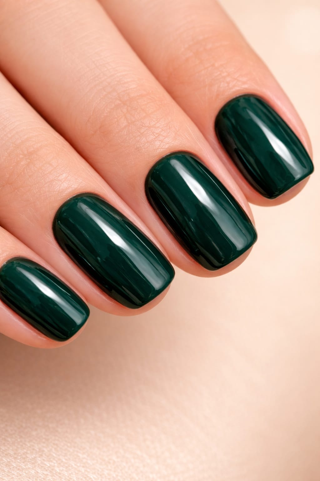 Esmerald — Faux Ongles Vert Sapin Carré Court