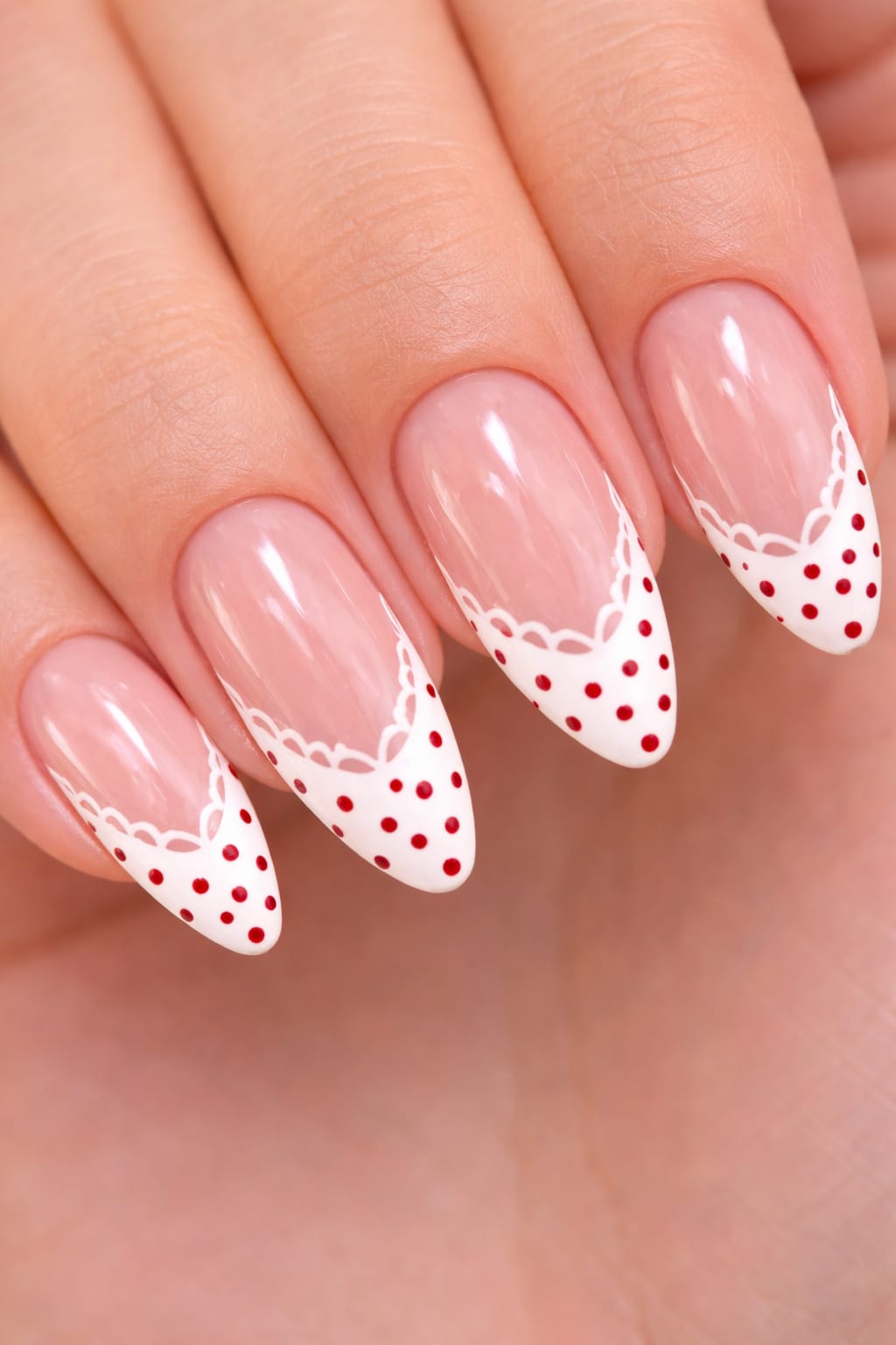 Betty Boop — Faux Ongles Nail Art Pois Rouge Amande
