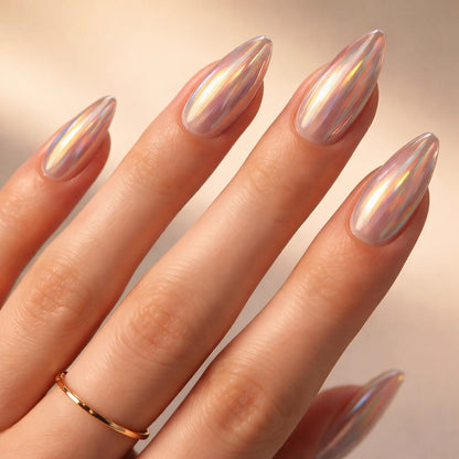 Halo faux ongles chromatique amande portés sur main - gel souple réutilisable