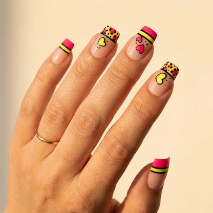 Pop Crush faux ongles carré portés sur main - gel souple réutilisable