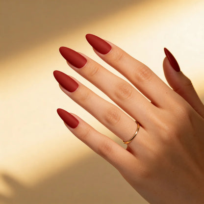 Jetlag faux ongles amande portés sur main - gel souple réutilisable