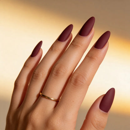 Calm faux ongles amande portés sur main - gel souple réutilisable
