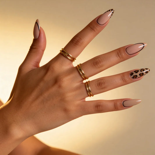 Leo - faux ongles beige et nude amande long glossy en gel souple | Glow Nails