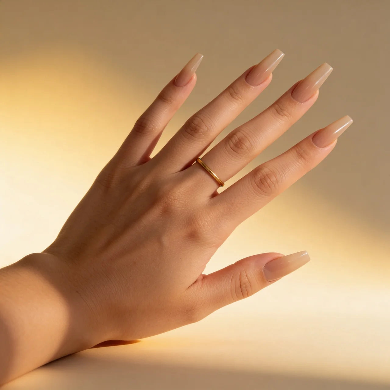 Dulce De Leche faux ongles ballerine portés sur main - gel souple réutilisable