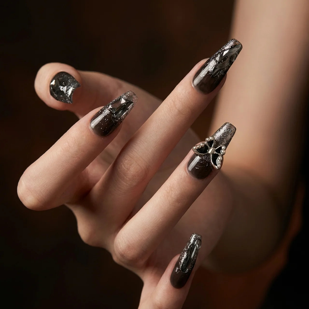 Cersei - faux ongles paillettes gris et noir ballerine long en gel souple | Glow Nails