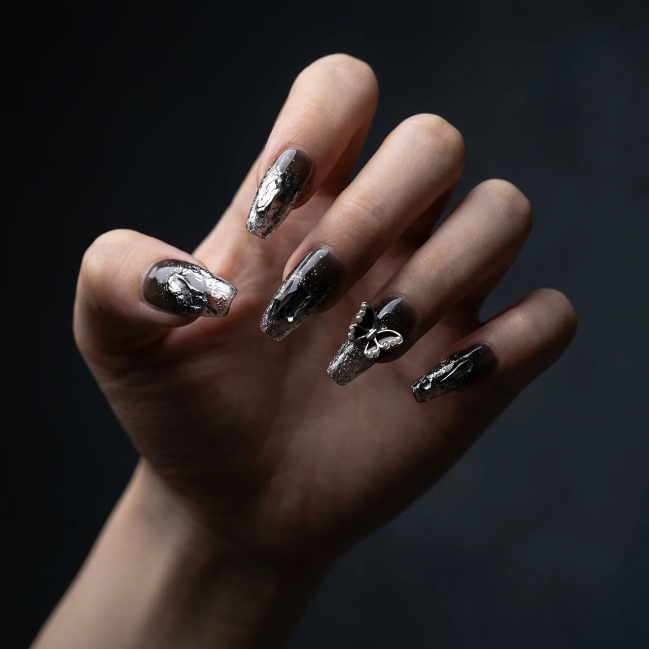 Cersei faux ongles paillettes ballerine portés sur main - gel souple réutilisable