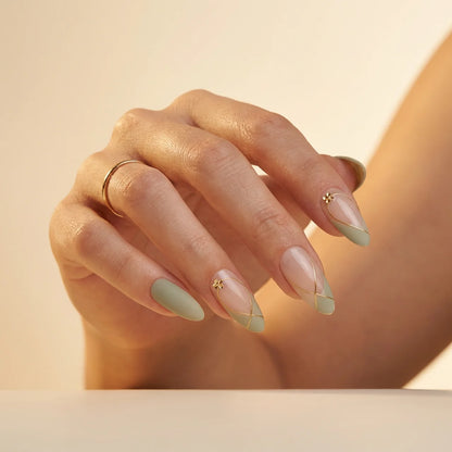 Almond press on nails amande long - vue de profil