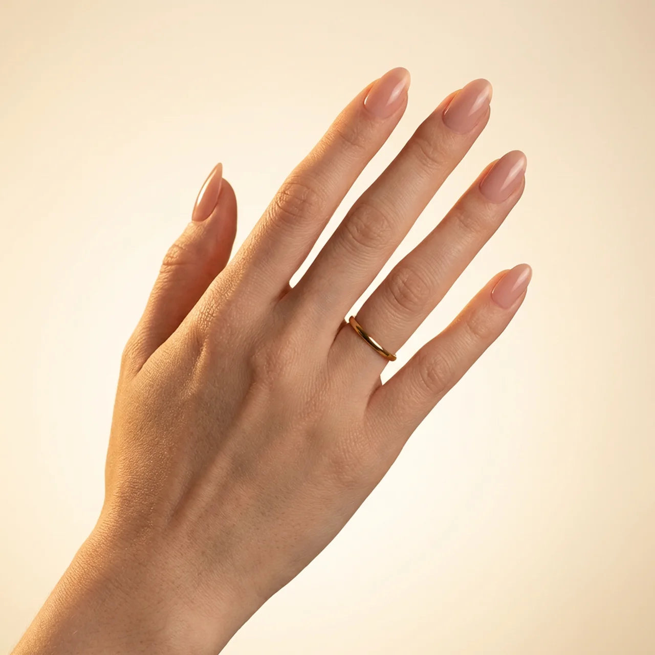 Bloom faux ongles ovale portés sur main - gel souple réutilisable