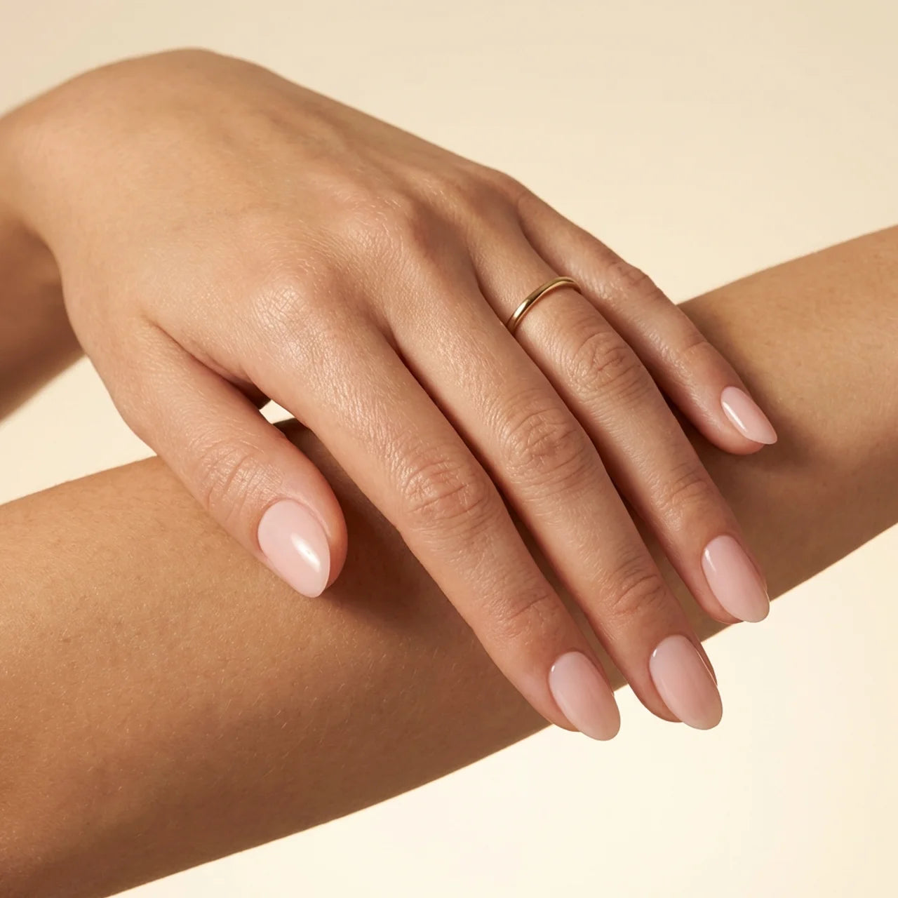 Barbie faux ongles ovale portés sur main - gel souple réutilisable