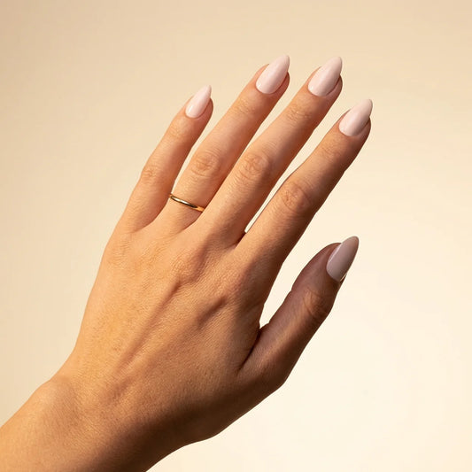 Cream - faux ongles blanc et nude amande court glossy en gel souple | Glow Nails