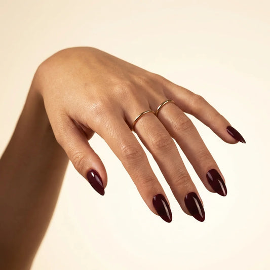 Prune - faux ongles marron et rouge amande court glossy en gel souple | Glow Nails