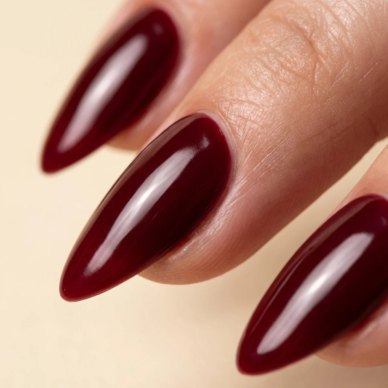 Lola press on nails amande court - vue de profil