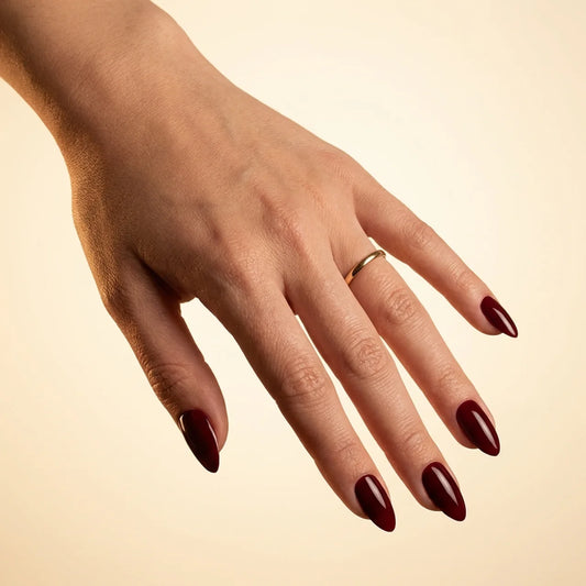 Lola - faux ongles rouge amande court glossy en gel souple | Glow Nails