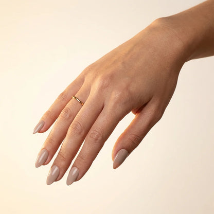 Lin - faux ongles beige et nude amande court glossy en gel souple | Glow Nails