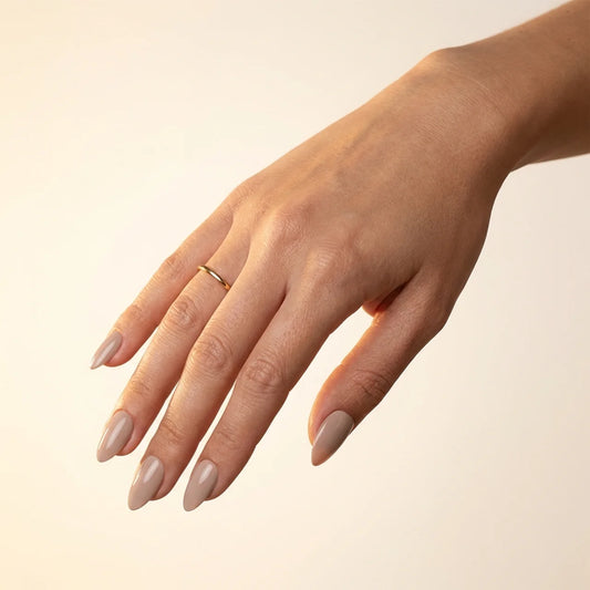 Lin - faux ongles beige et nude amande court glossy en gel souple | Glow Nails