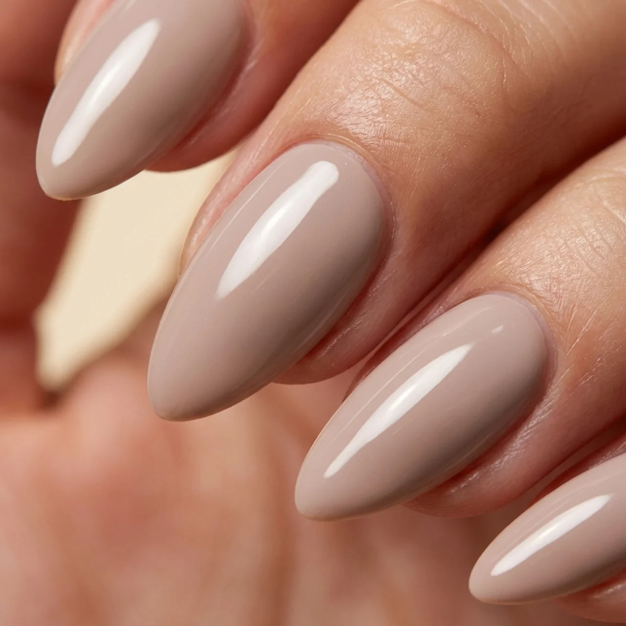 Lin press on nails amande court - vue de profil