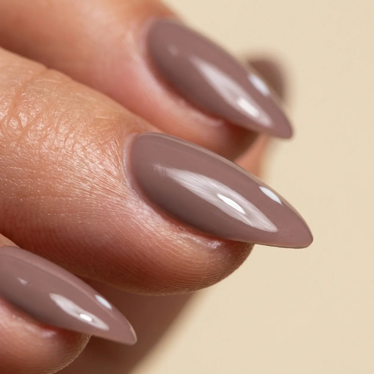 Oslo press on nails amande court - vue de profil