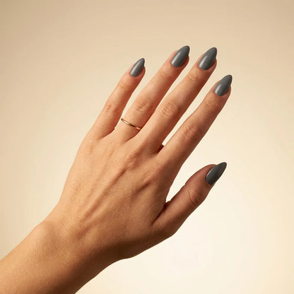 Gree faux ongles amande portés sur main - gel souple réutilisable