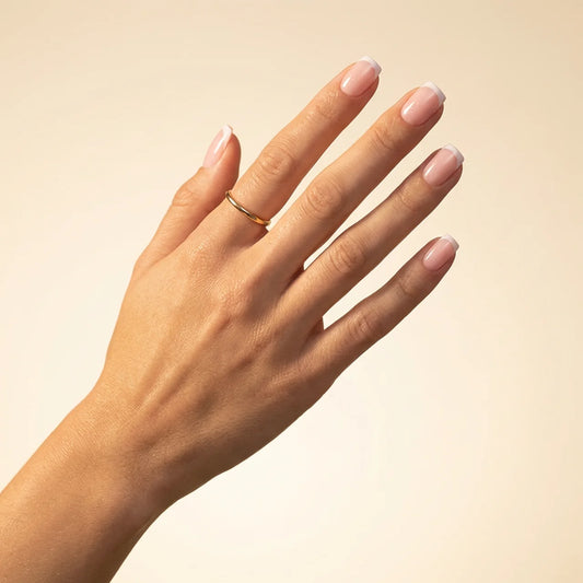 Sola - faux ongles french blanc et nude carré long glossy en gel souple | Glow Nails