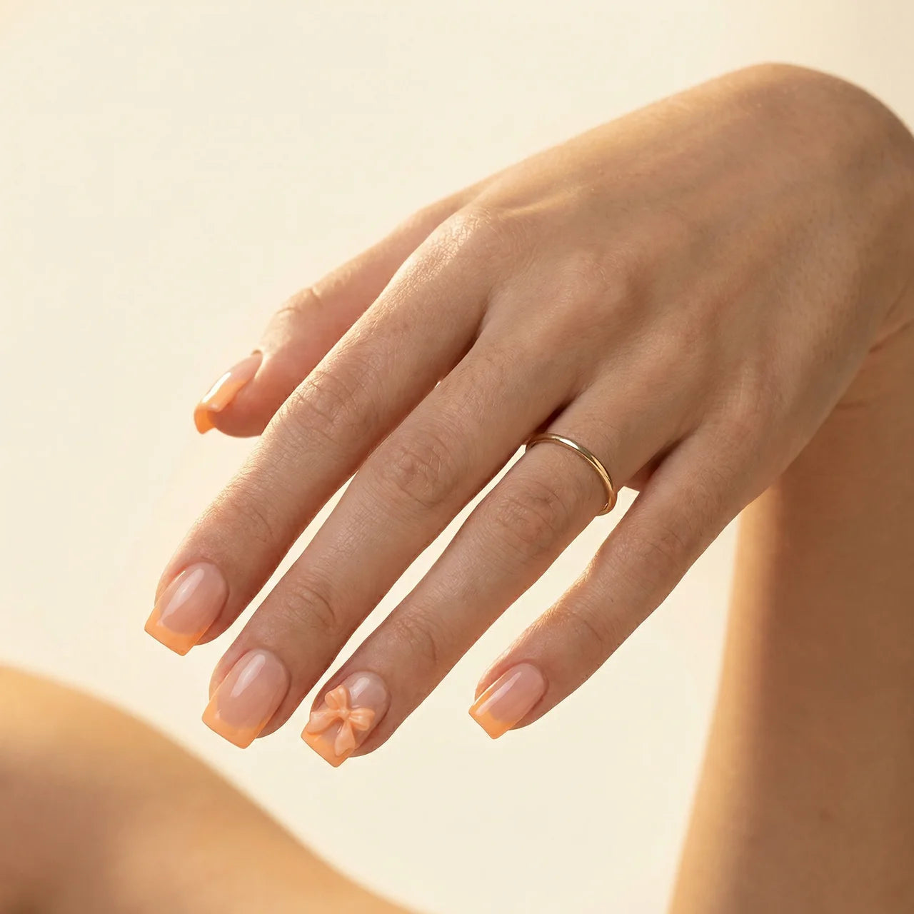 Peach - faux ongles french carré court en gel souple | Glow Nails