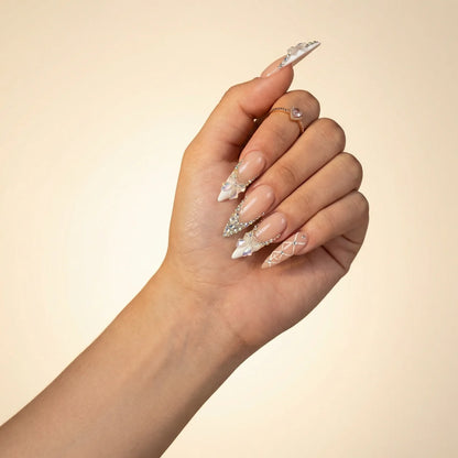 Vamp ongle stiletto blanc - détail design