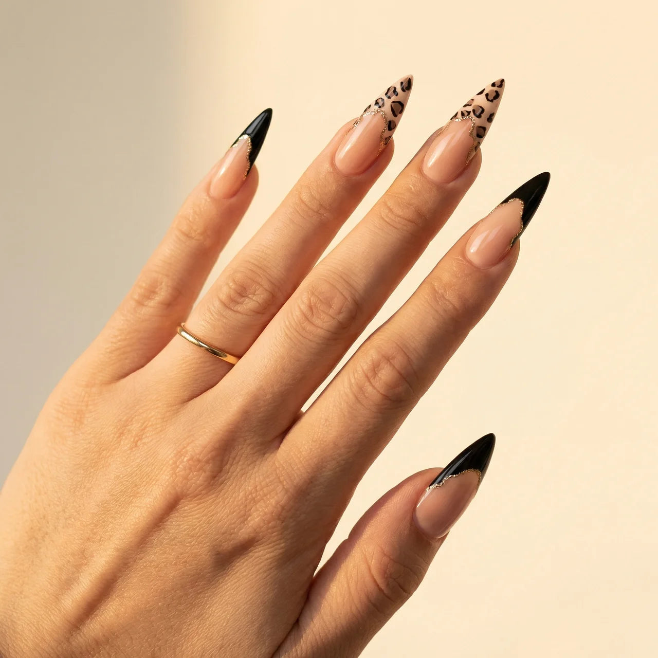 Tifany - faux ongles noir stiletto long en gel souple | Glow Nails