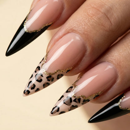 Tifany faux ongles stiletto portés sur main - gel souple réutilisable