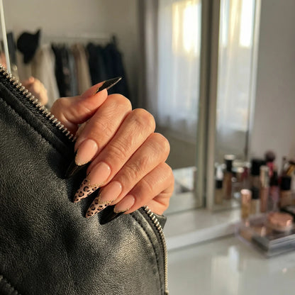 Tifany press on nails stiletto long - vue de profil