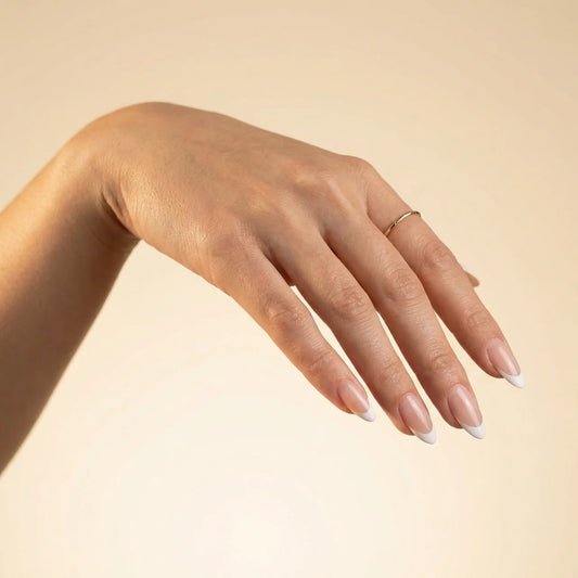 Deja Vu - faux ongles blanc amande long glossy en gel souple | Glow Nails