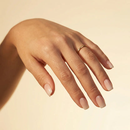 Mini Boomer - faux ongles french beige et blanc carré court en gel souple | Glow Nails