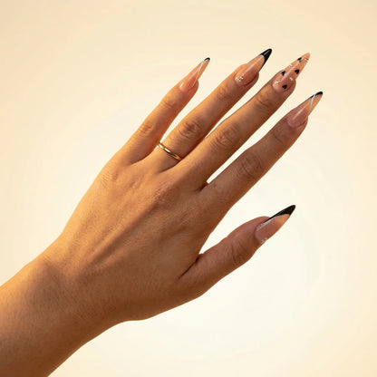 Queen - faux ongles french noir stiletto extra long en gel souple | Glow Nails