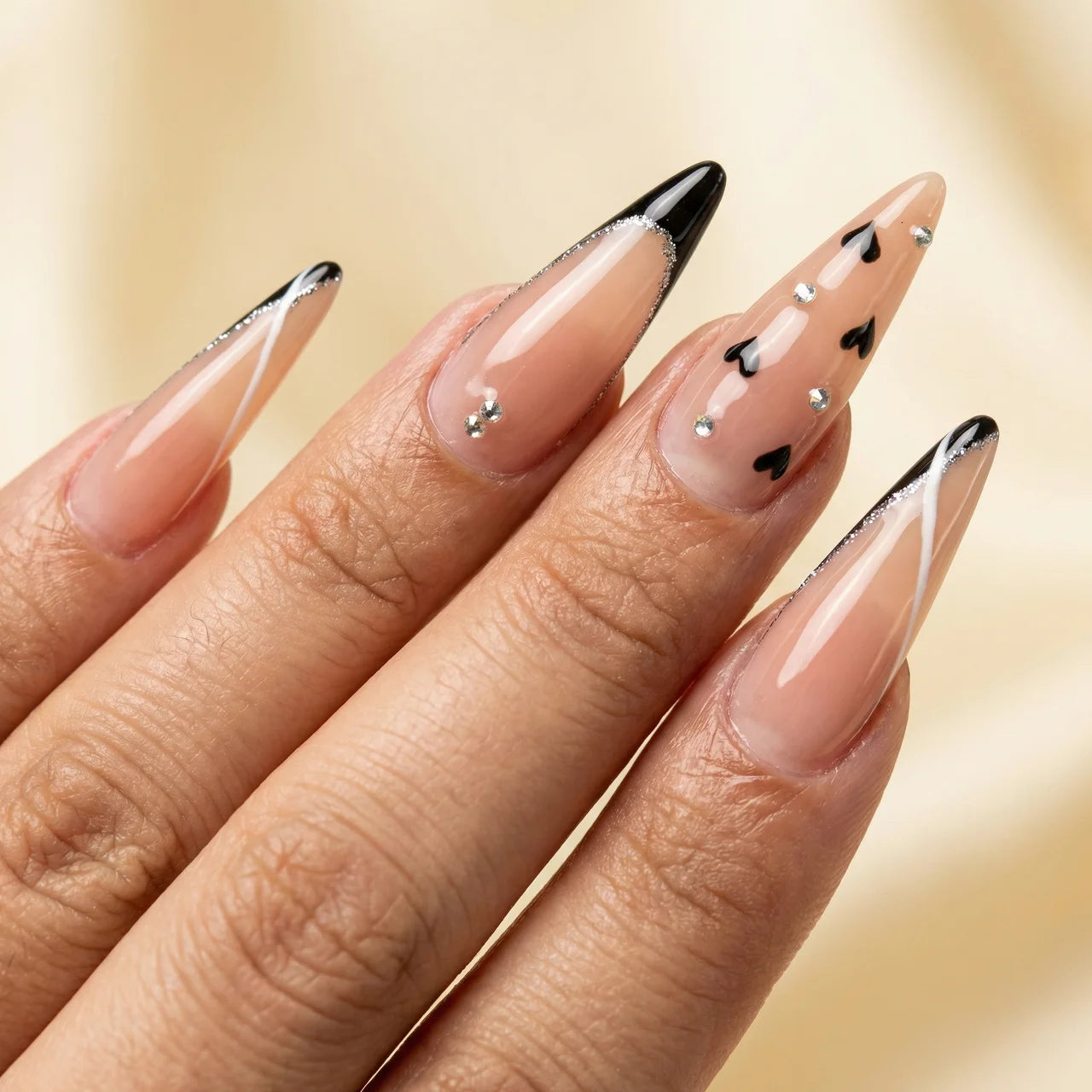 Queen press on nails stiletto extra long - vue de profil