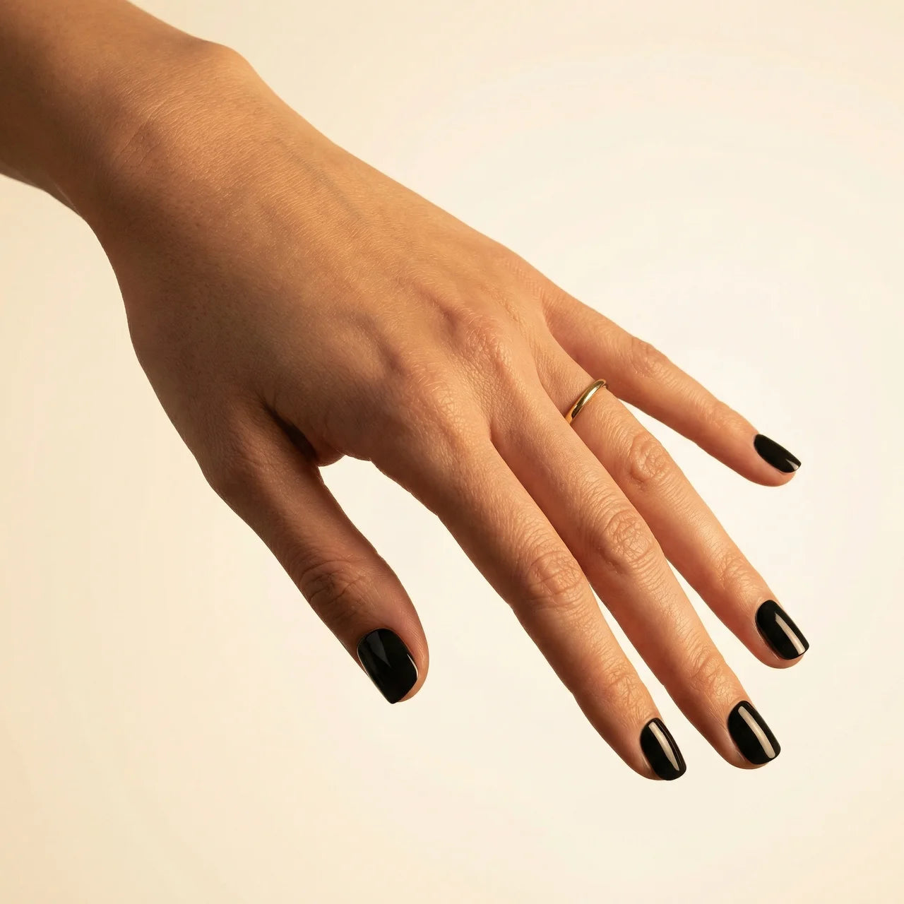 Onyx - faux ongles noir carré extra court en gel souple | Glow Nails