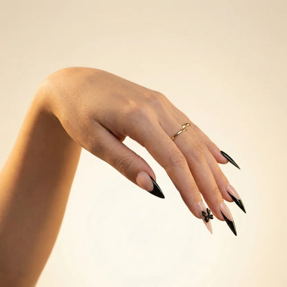 Ink faux ongles stiletto portés sur main - gel souple réutilisable