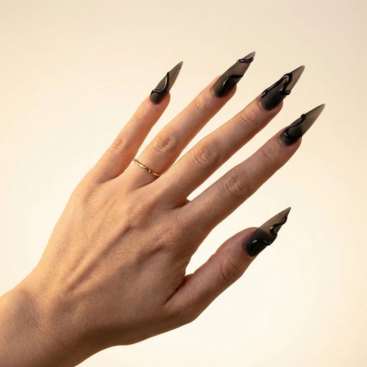 Smoke - faux ongles noir stiletto extra long en gel souple | Glow Nails