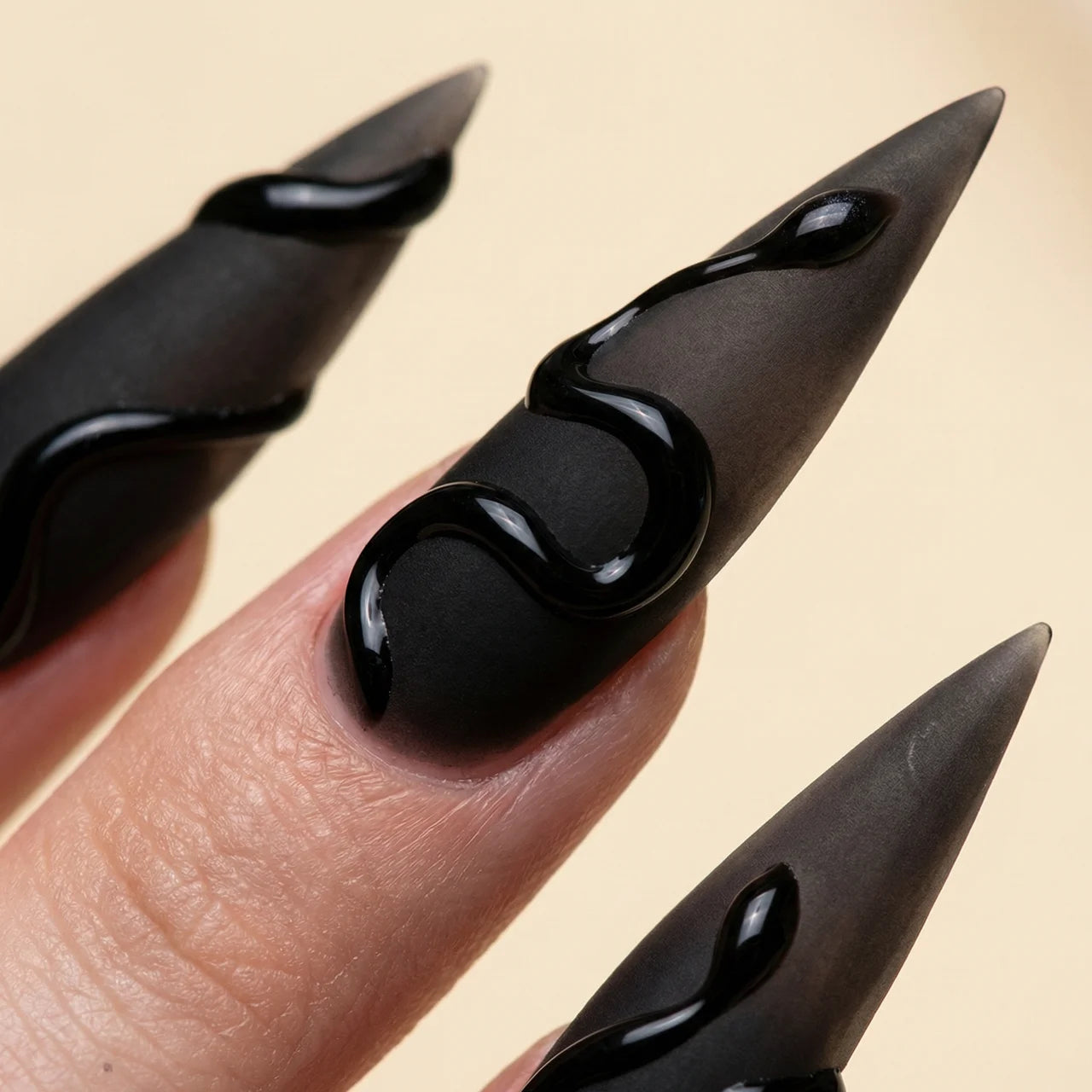 Smoke press on nails stiletto extra long - vue de profil