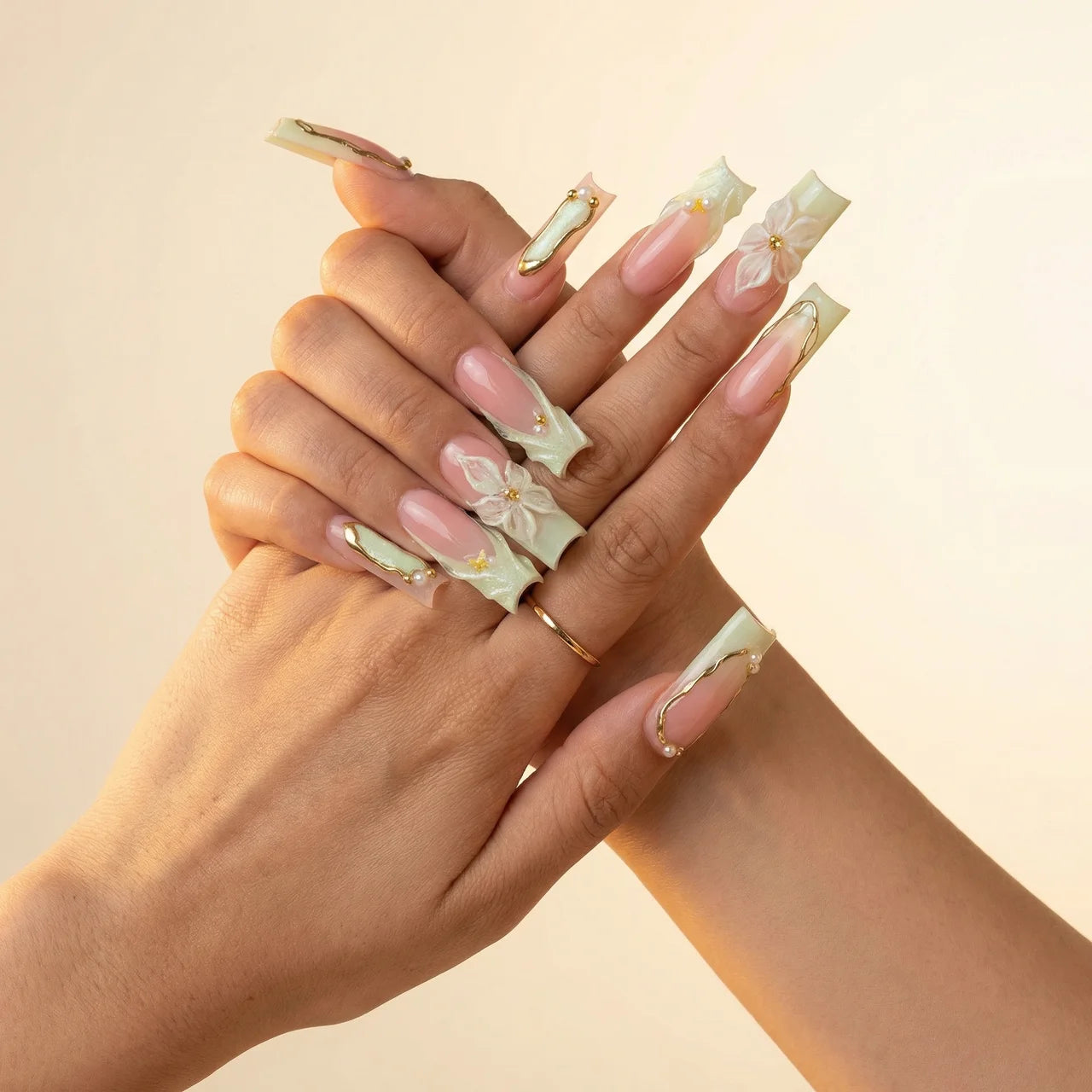 Aloha faux ongles carré portés sur main - gel souple réutilisable