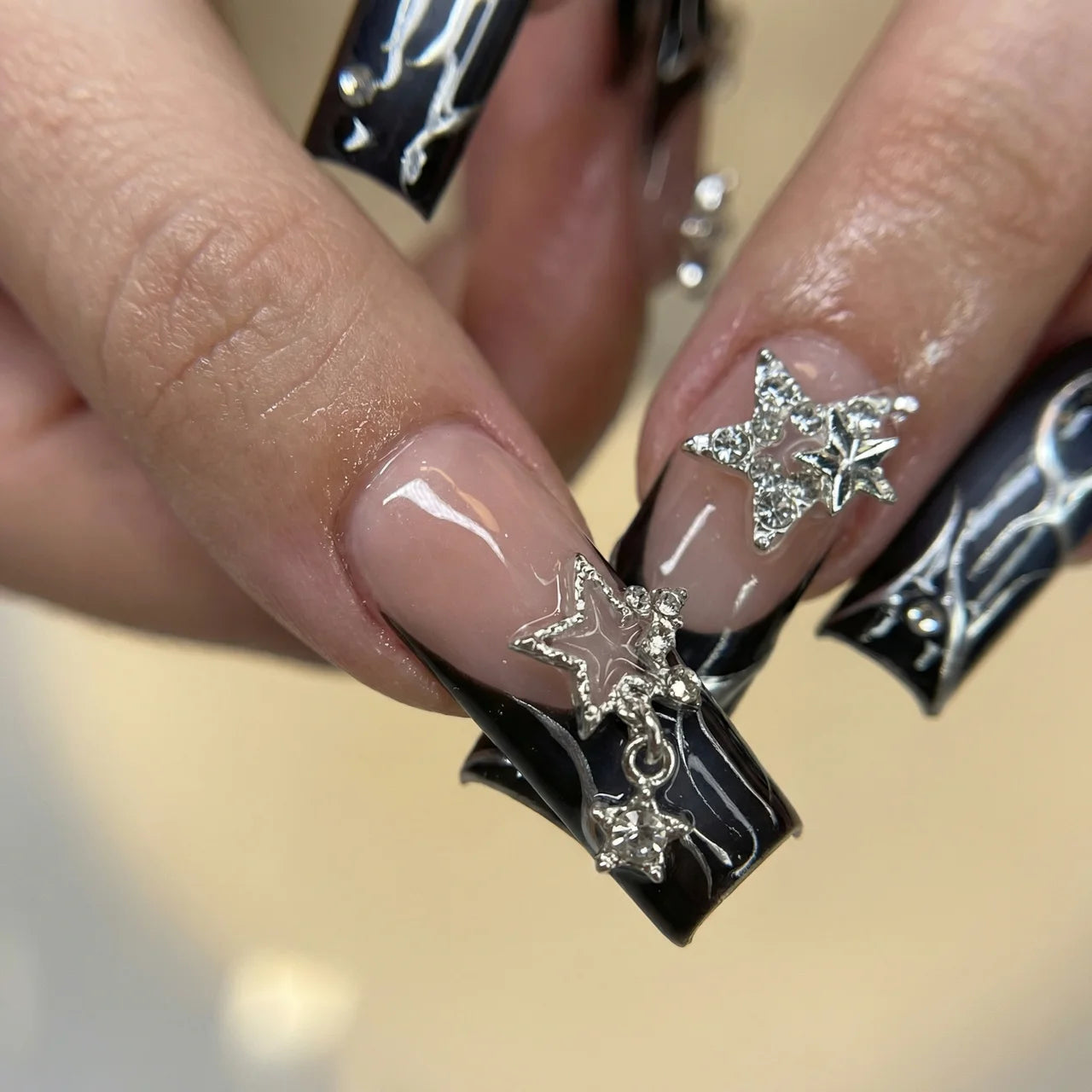 Bella press on nails carré extra long - vue de profil