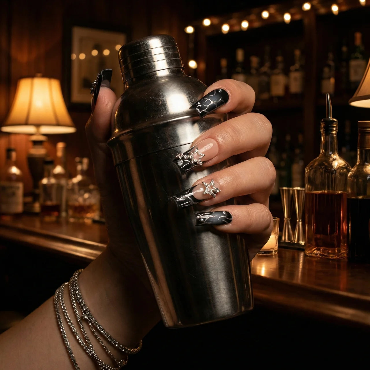 Bella ongle carré noir - détail design