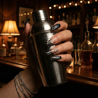 Bella ongle carré noir - détail design