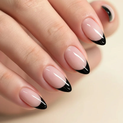 Subtil Black faux ongles french amande portés sur main - gel souple réutilisable
