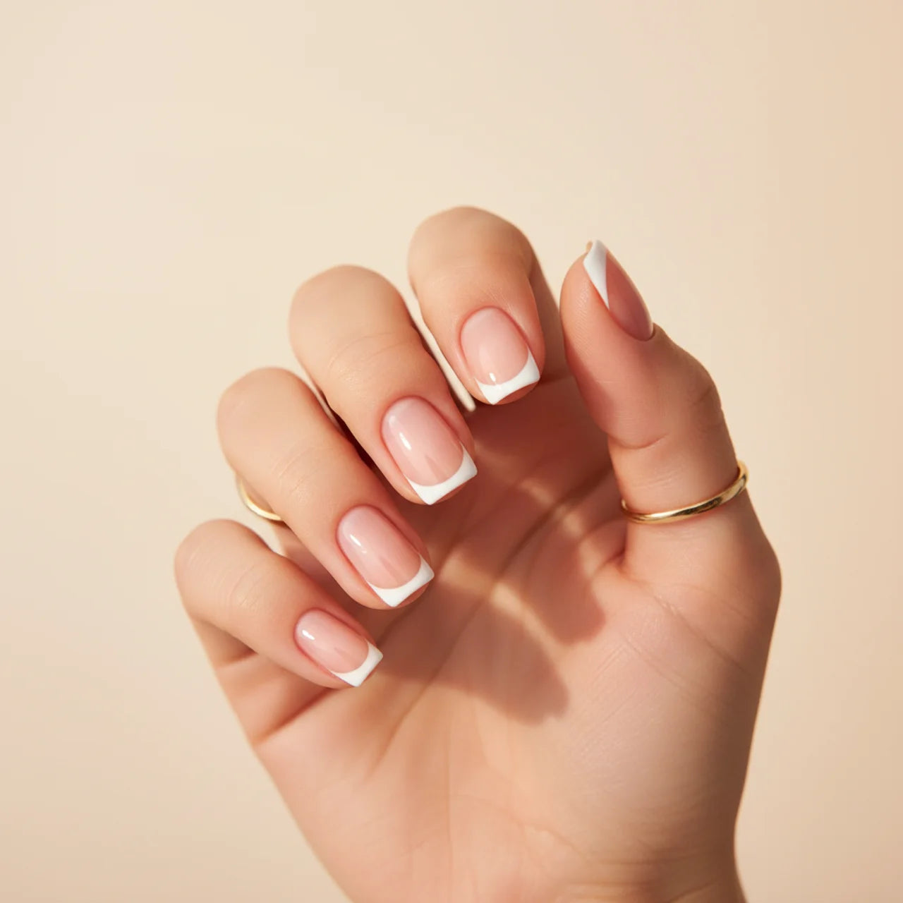 Ceo - faux ongles french blanc carré court glossy en gel souple | Glow Nails