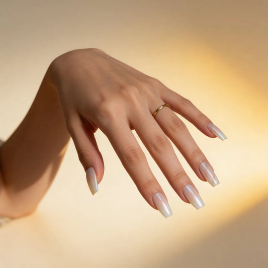 Nacre - faux ongles blanc et blanc laiteux ballerine long en gel souple | Glow Nails